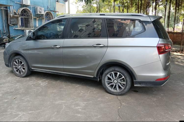 Used Baojun 730 2021 1.5L Manual Fashion Version 7 Seats Left Side