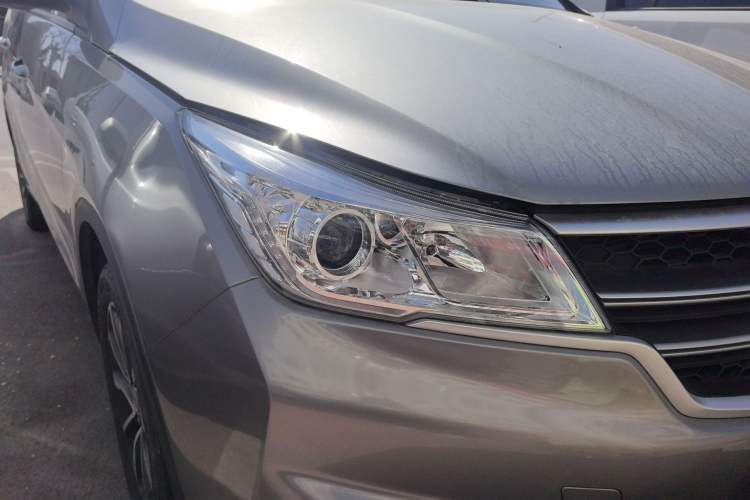 Used Baojun 730 2021 1.5L Manual Fashion Version 7 Seats Right Front Headlight