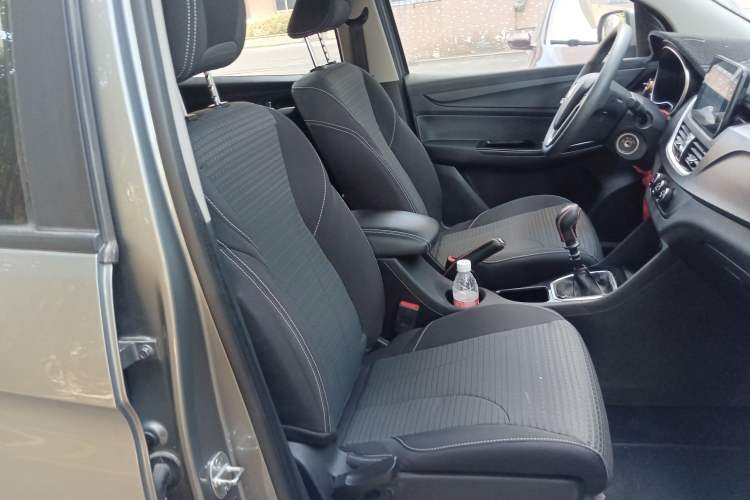 Used Baojun 730 2021 1.5L Manual Fashion Version 7 Seats Right Front Seat