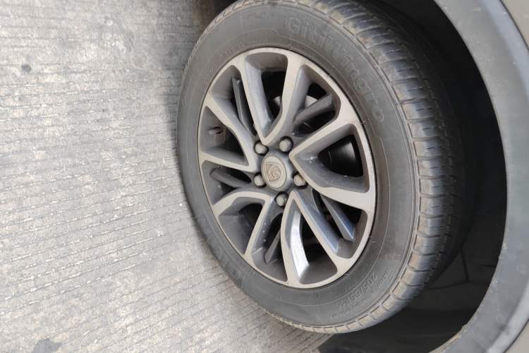 Used Baojun 730 2021 1.5T CVT Fashion Version 7 Seats Right Front Wheel Hub