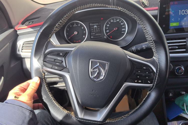 Used Baojun 730 2021 1.5L Manual Fashion Version 7 Seats Steering Wheel