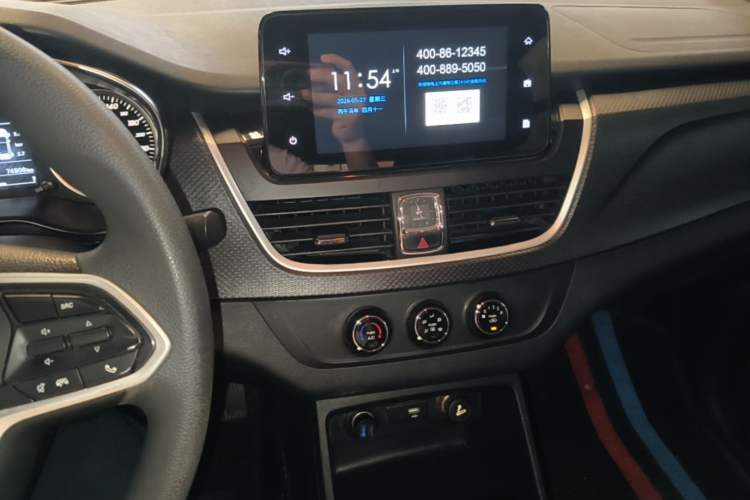Used Baojun 730 2021 1.5L Manual Fashion Version 7 Seats Audio And AC Panel