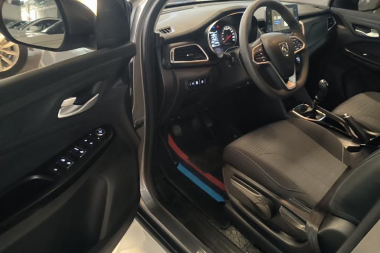 Used Baojun 730 2021 1.5L Manual Fashion Version 7 Seats Driver Seat