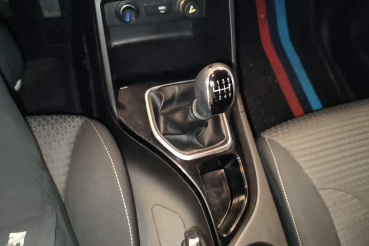 Used Baojun 730 2021 1.5L Manual Fashion Version 7 Seats Gear Lever