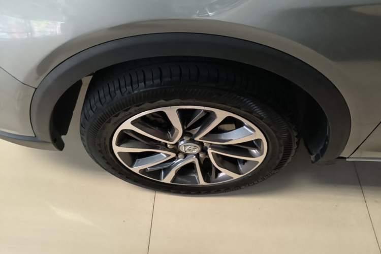 Used Baojun 730 2021 1.5L Manual Fashion Version 7 Seats Left Front Wheel Hub