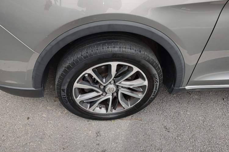 Used Baojun 730 2021 1.5L Manual Fashion Version 7 Seats Left Front Wheel Hub