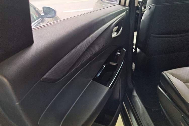 Used Baojun 730 2021 1.5T CVT Fashion Version 7 Seats Left Rear Door Interior