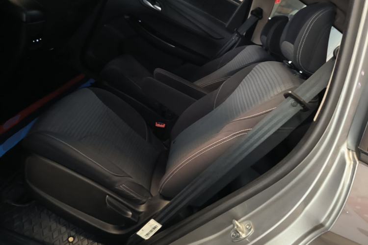Used Baojun 730 2021 1.5L Manual Fashion Version 7 Seats Left Rear Seat