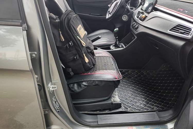 Used Baojun 730 2021 1.5L Manual Fashion Version 7 Seats Right Front Seat
