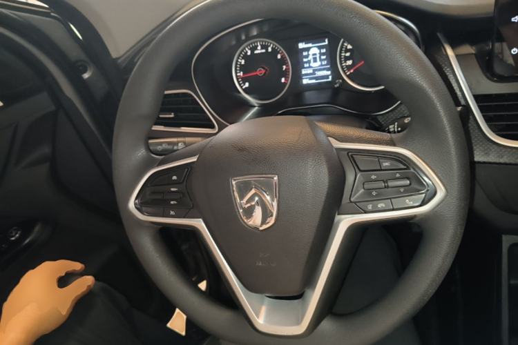 Used Baojun 730 2021 1.5L Manual Fashion Version 7 Seats Steering Wheel