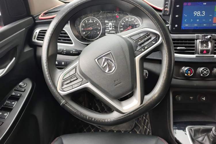 Used Baojun 730 2021 1.5L Manual Fashion Version 7 Seats Steering Wheel