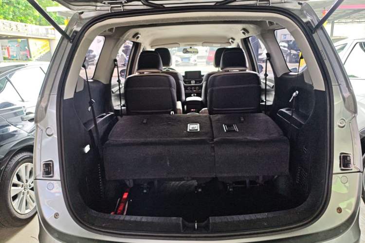 Used Baojun 730 2021 1.5T CVT Fashion Version 7 Seats Trunk