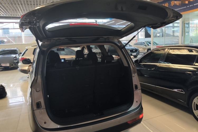 Used Baojun 730 2021 1.5L Manual Fashion Version 7 Seats Trunk
