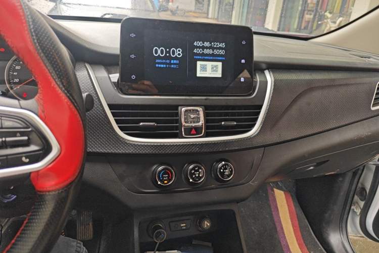 Used Baojun 730 2021 1.5L Manual Fashion Version 7 Seats Audio And AC Panel