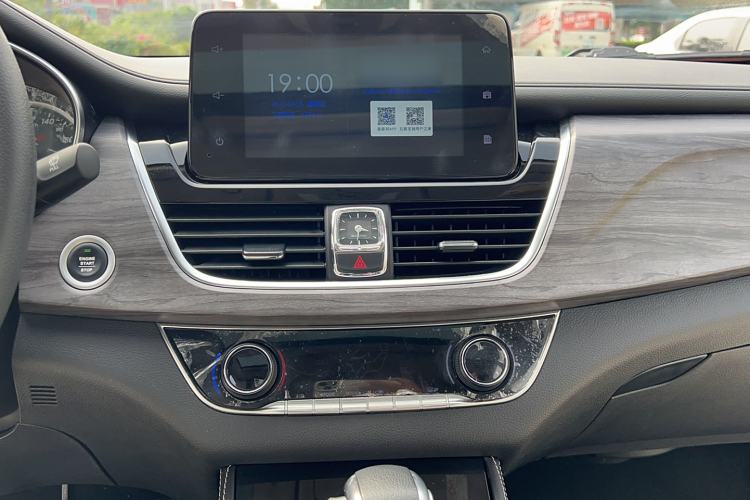 Used Baojun 730 2021 1.5T CVT Flagship Version 7 Seats Audio And AC Panel
