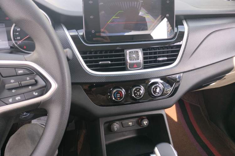Used Baojun 730 2021 1.5T CVT Fashion Version 7 Seats Audio And AC Panel