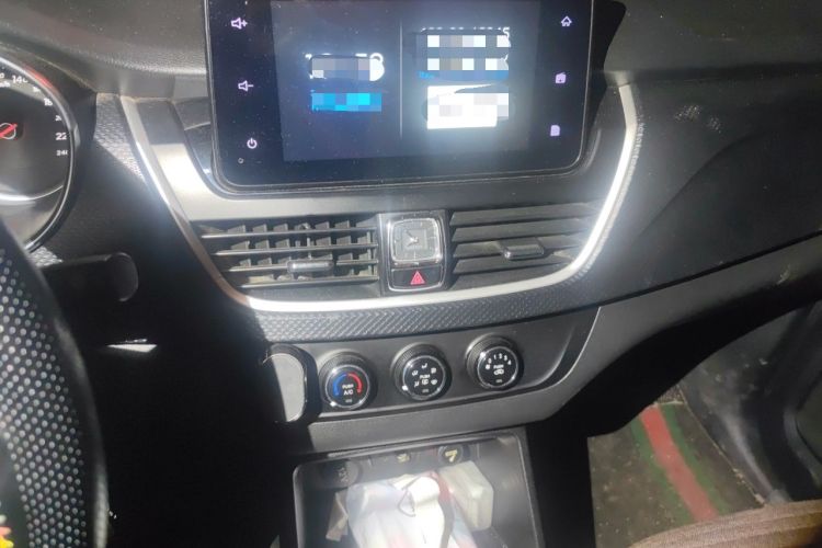 Used Baojun 730 2021 1.5L Manual Fashion Version 7 Seats Audio And AC Panel