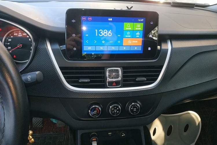 Used Baojun 730 2021 1.5L Manual Fashion Version 7 Seats Audio And AC Panel