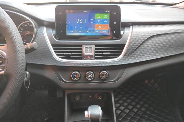 Used Baojun 730 2021 1.5T CVT Fashion Version 7 Seats Audio And AC Panel
