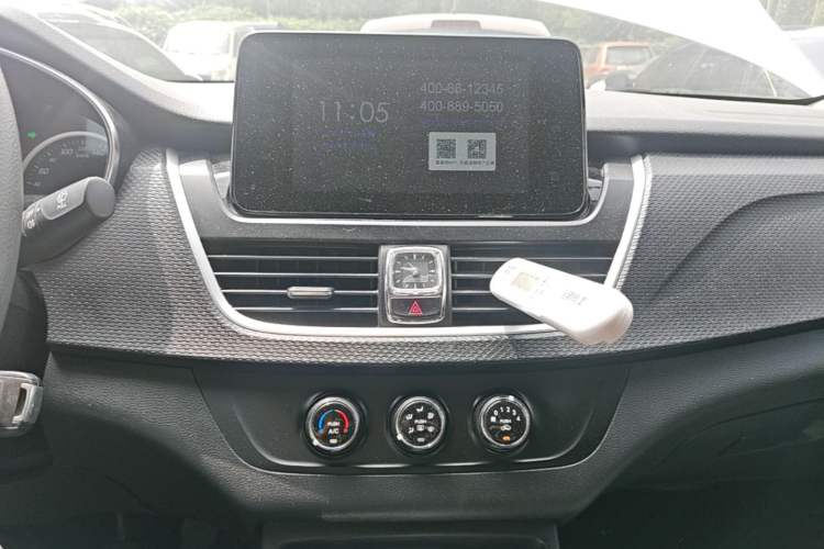 Used Baojun 730 2021 1.5L Manual Fashion Version 7 Seats Audio And AC Panel