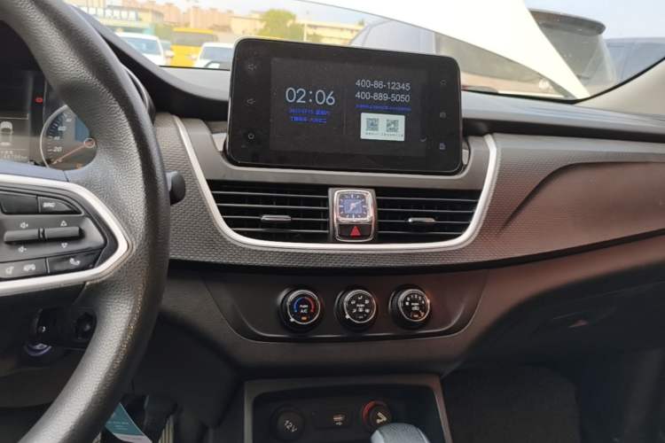 Used Baojun 730 2021 1.5T CVT Fashion Version 7 Seats Audio And AC Panel
