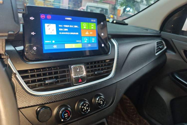 Used Baojun 730 2021 1.5T CVT Fashion Version 7 Seats Audio And AC Panel