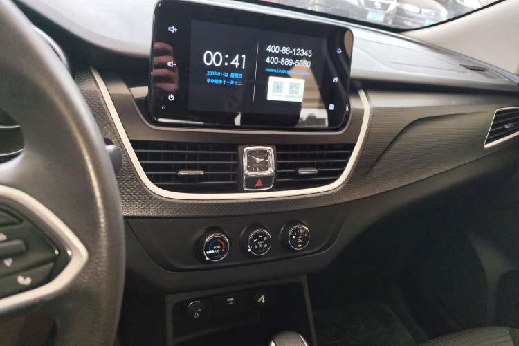 Used Baojun 730 2021 1.5T CVT Fashion Version 7 Seats Audio And AC Panel
