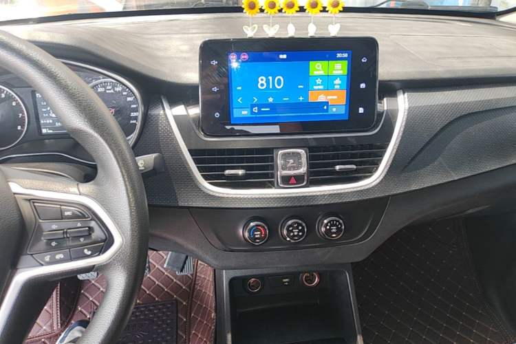 Used Baojun 730 2021 1.5L Manual Fashion Version 7 Seats Audio And AC Panel