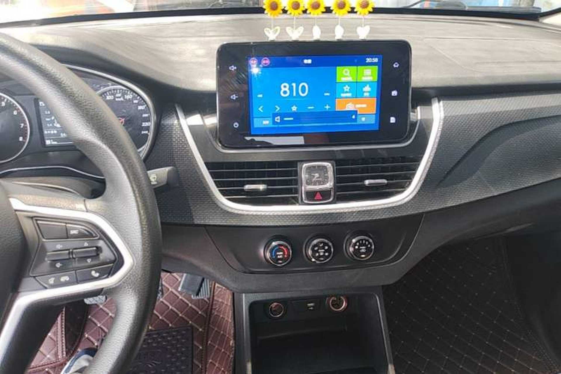 Used Baojun 730 2021 1.5L Manual Fashion Version 7 Seats Audio And AC Panel