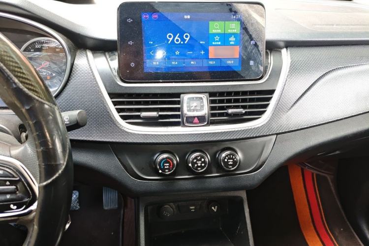 Used Baojun 730 2021 1.5L Manual Fashion Version 7 Seats Audio And AC Panel