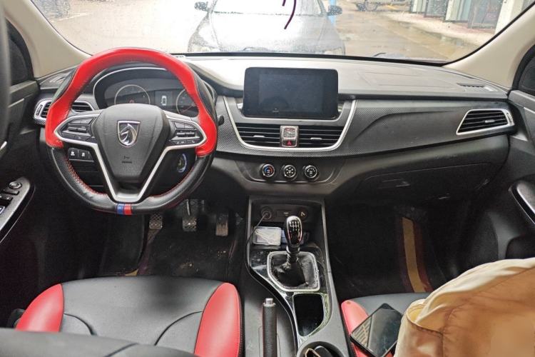 Used Baojun 730 2021 1.5L Manual Fashion Version 7 Seats Center Console