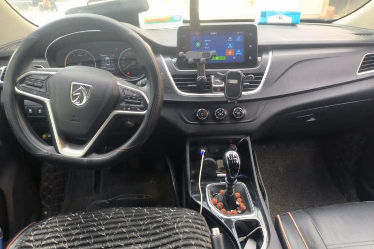 Used Baojun 730 2021 1.5L Manual Fashion Version 7 Seats Center Console
