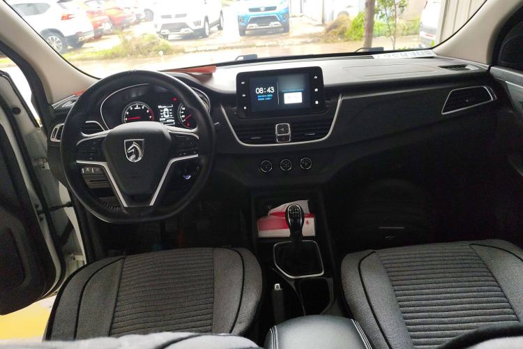 Used Baojun 730 2021 1.5L Manual Fashion Version 7 Seats Center Console