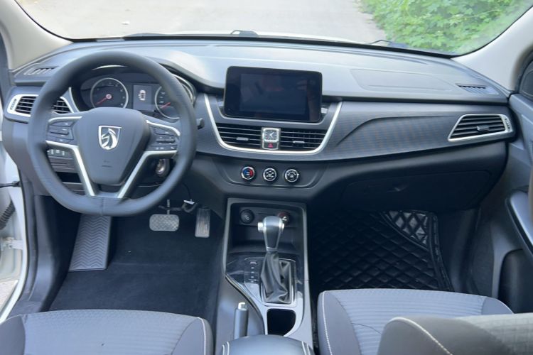 Used Baojun 730 2021 1.5T CVT Fashion Version 7 Seats Center Console