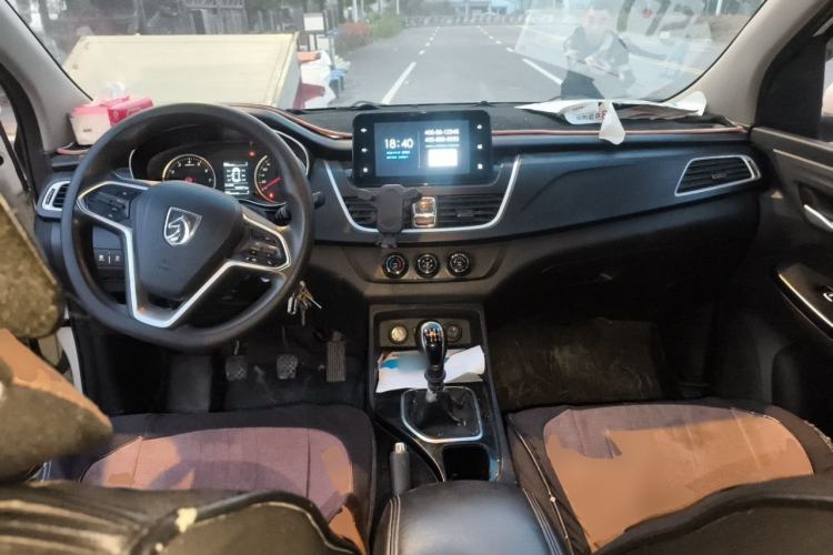 Used Baojun 730 2021 1.5L Manual Fashion Version 7 Seats Center Console