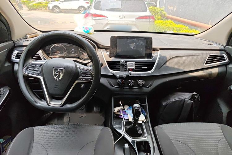 Used Baojun 730 2021 1.5L Manual Fashion Version 7 Seats Center Console