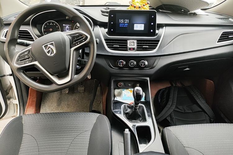 Used Baojun 730 2021 1.5L Manual Fashion Version 7 Seats Center Console