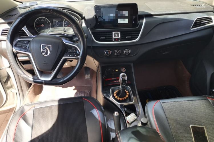 Used Baojun 730 2021 1.5L Manual Fashion Version 7 Seats Center Console