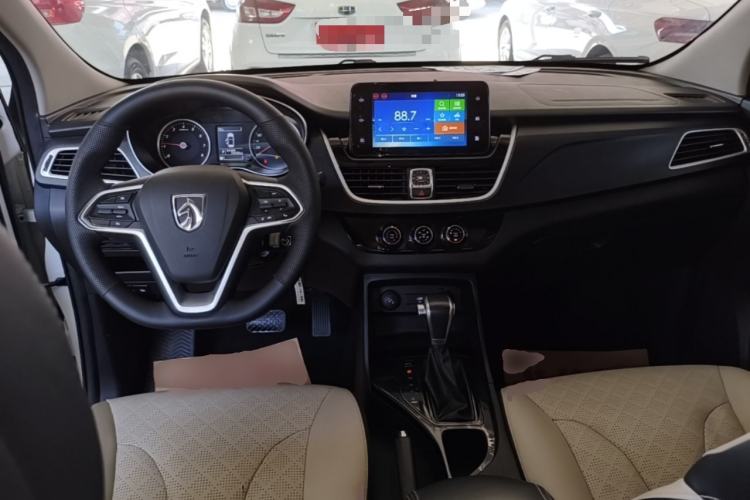 Used Baojun 730 2021 1.5T CVT Fashion Version 7 Seats Center Console