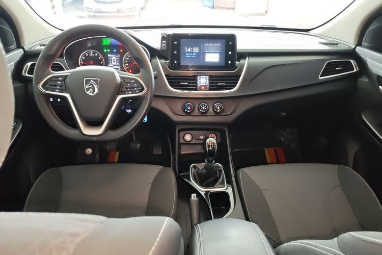 Used Baojun 730 2021 1.5L Manual Fashion Version 7 Seats Center Console