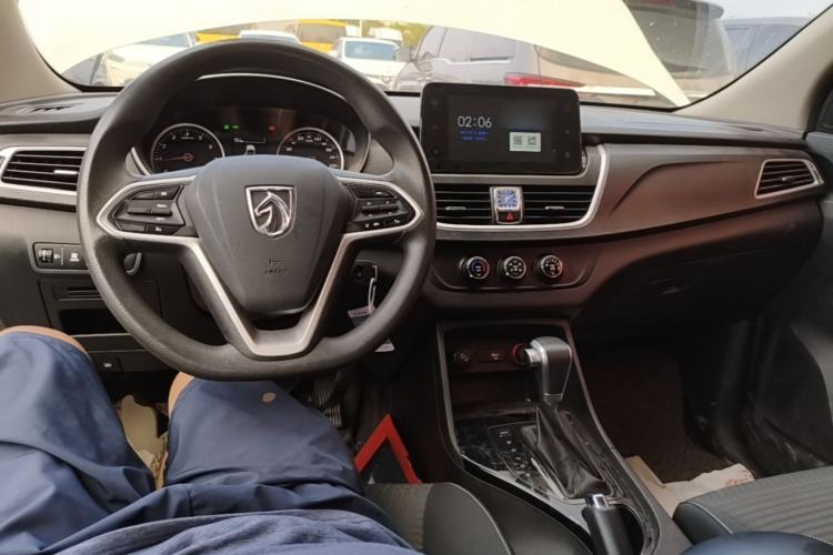 Used Baojun 730 2021 1.5T CVT Fashion Version 7 Seats Center Console