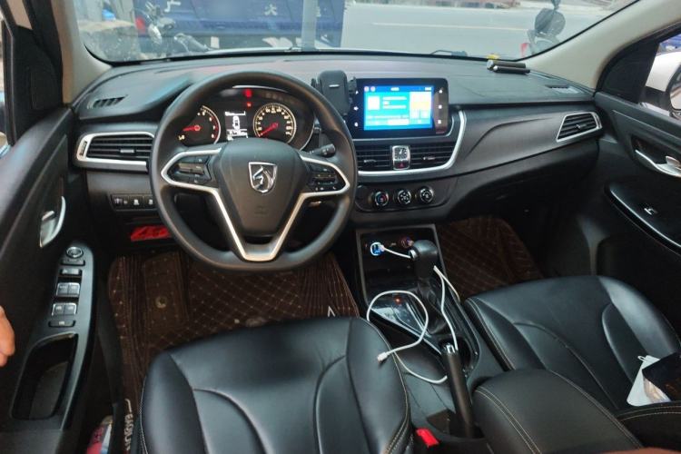 Used Baojun 730 2021 1.5T CVT Fashion Version 7 Seats Center Console