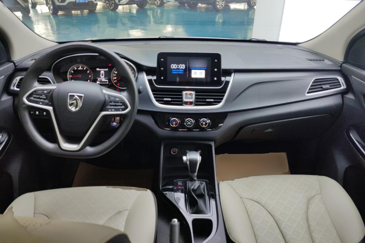 Used Baojun 730 2021 1.5T CVT Fashion Version 7 Seats Center Console