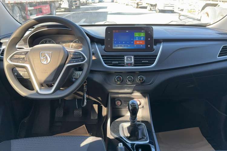 Used Baojun 730 2021 1.5T Manual Fashion Version 7 Seats Center Console