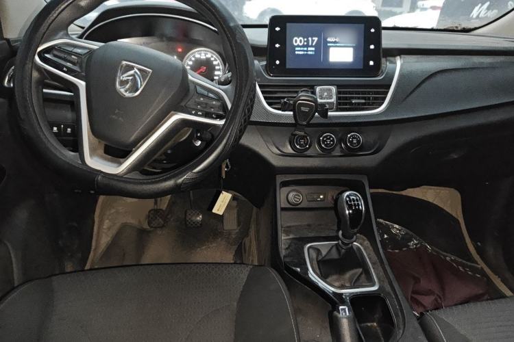 Used Baojun 730 2021 1.5L Manual Fashion Version 7 Seats Center Console