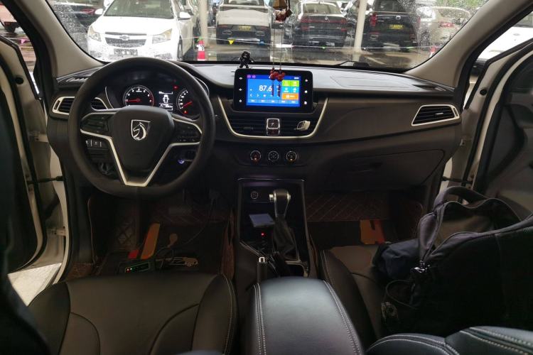 Used Baojun 730 2021 1.5T CVT Fashion Version 7 Seats Center Console