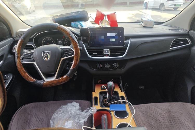 Used Baojun 730 2021 1.5L Manual Fashion Version 7 Seats Center Console