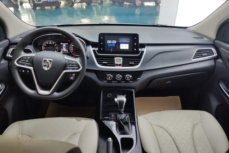 Used Baojun 730 2021 1.5T CVT Fashion Version 7 Seats Center Console