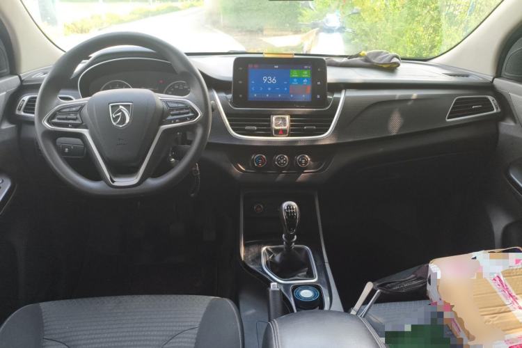 Used Baojun 730 2021 1.5L Manual Fashion Version 7 Seats Center Console