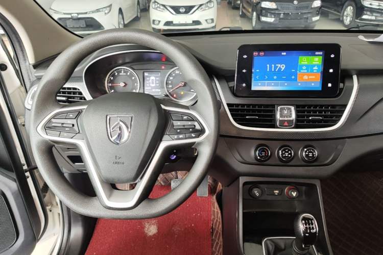 Used Baojun 730 2021 1.5L Manual Fashion Version 7 Seats Center Console